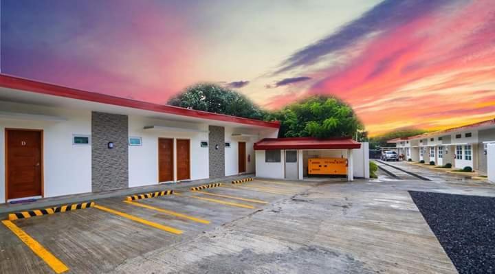 Alinchlo Hotel Legazpi City Exteriör bild