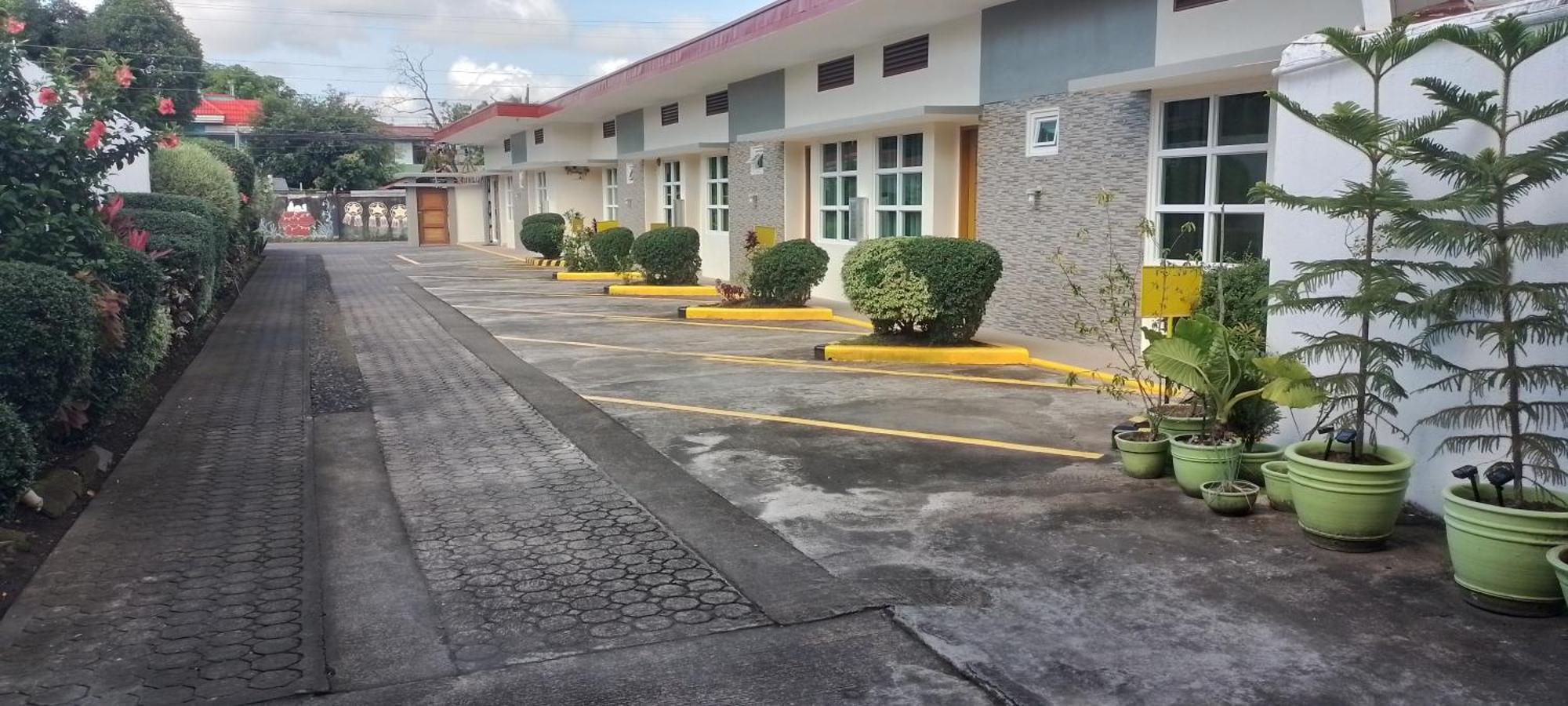 Alinchlo Hotel Legazpi City Exteriör bild